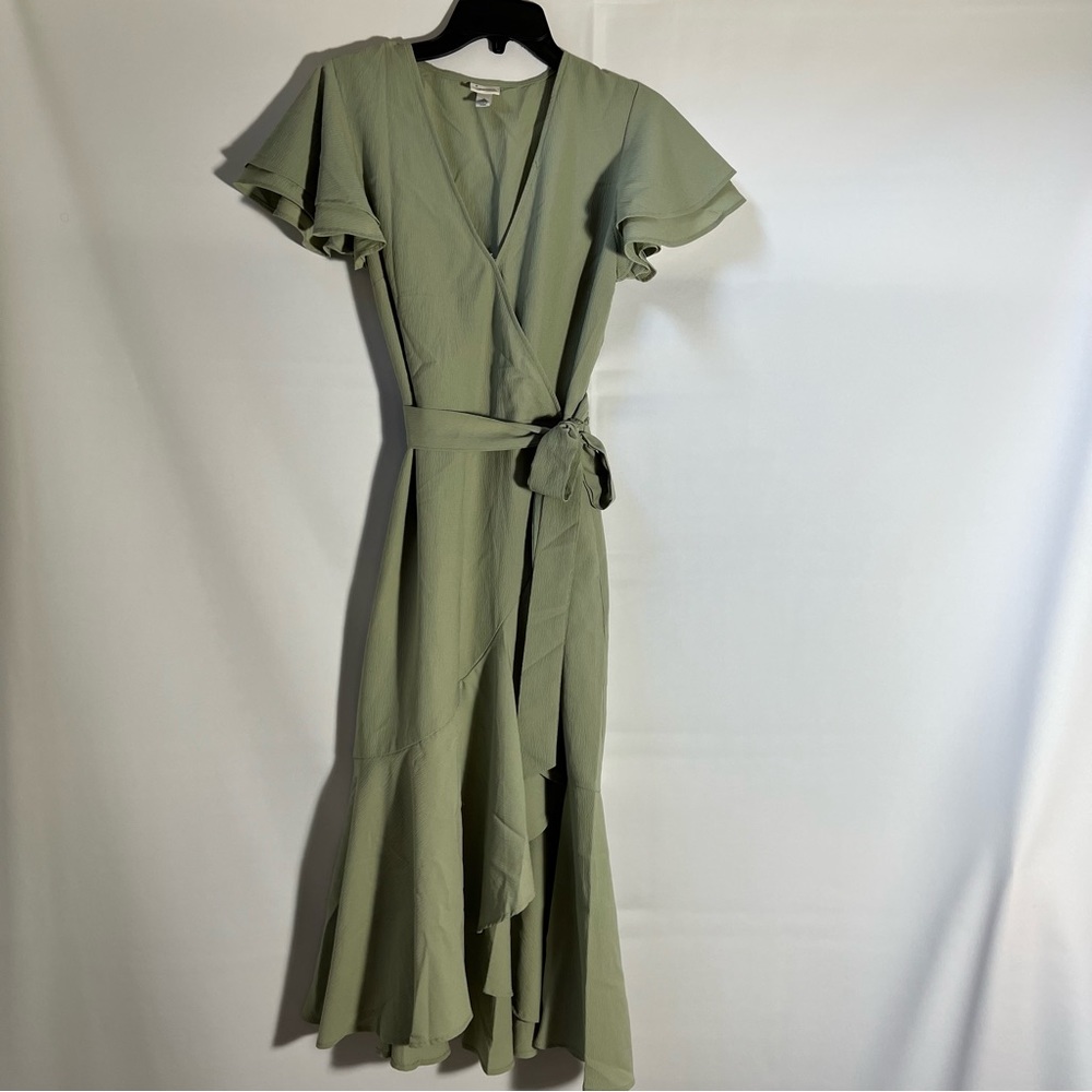 COPY - Flowy light green tie waist dress